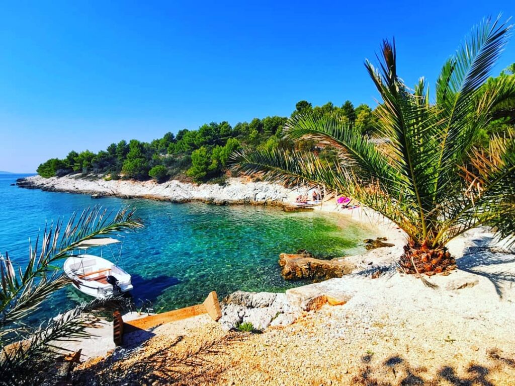 Tatinja beach, Okrug Gornji