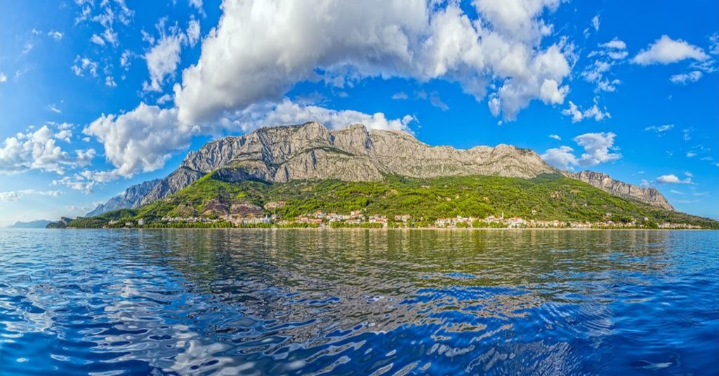 Tučepi and Biokovo mountain, as seen from the Adriatic © Tourist Board of Tučepi