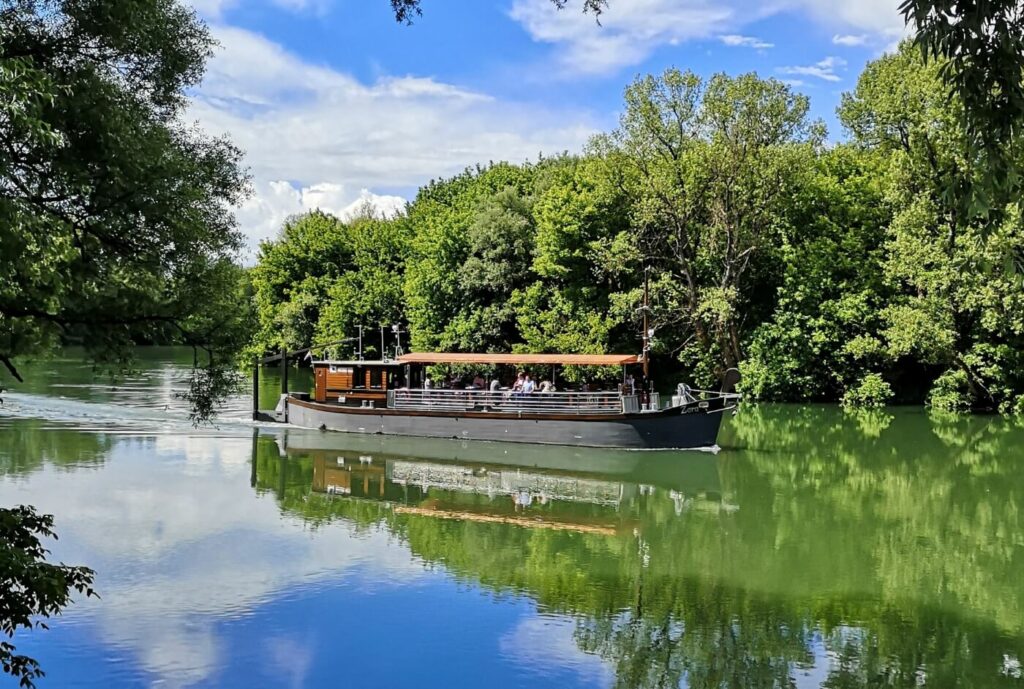 Žitna lađa / Grain boat Zora travels the Kupa